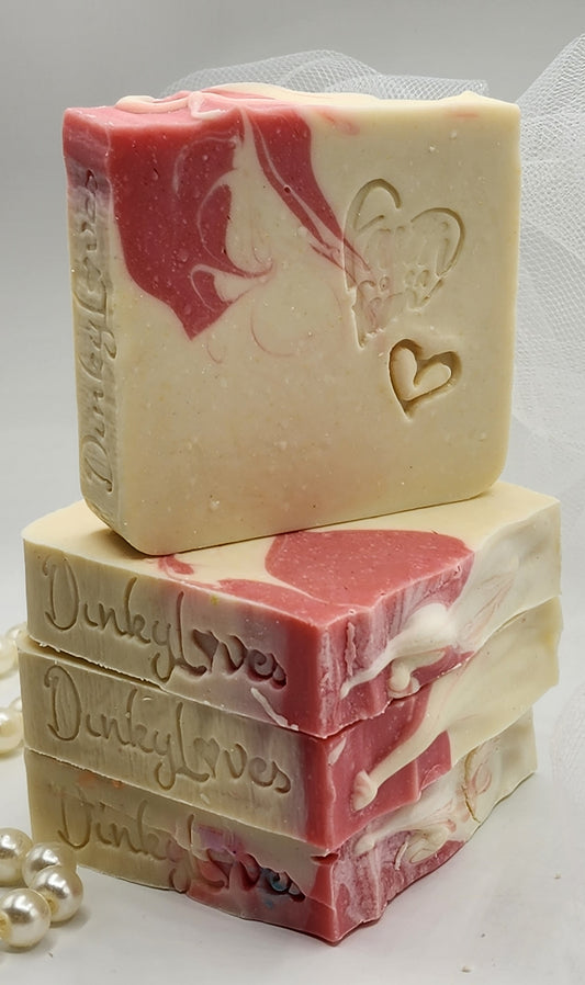 MACINTOSH APPLE / GOAT'S MILK SOAP / FALL SOAPS / AUTUMN SOAP / Bar Soap / Gift Soap / Gift Idea / Handmade Soap / Cold Process Soap
